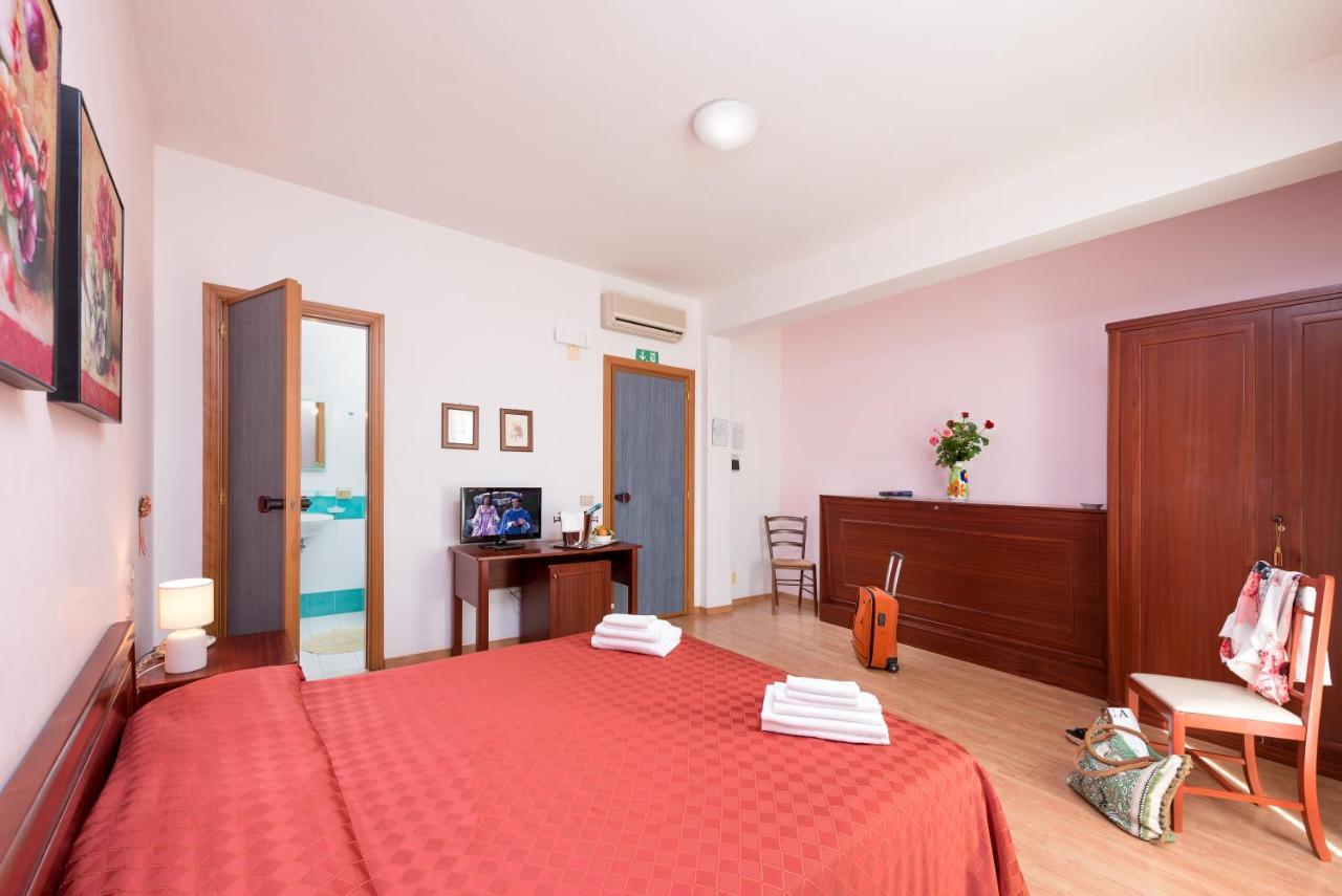 Hotel Halimeda ซานวิโต โลคาโป ภายนอก รูปภาพ